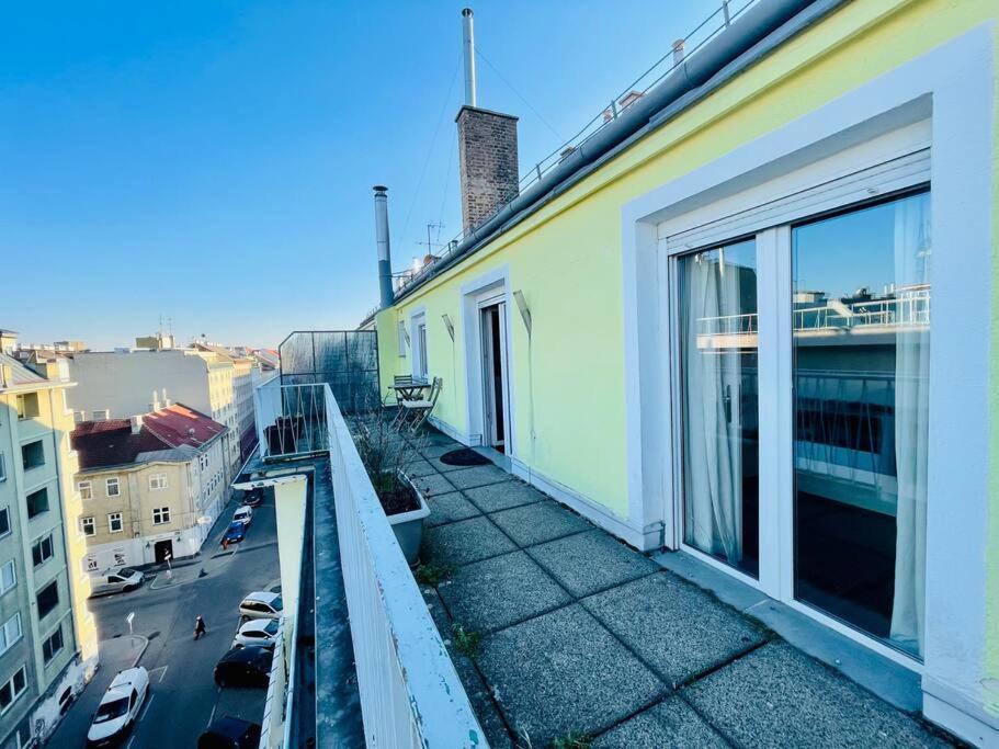 Cosy Flat With Huge Terrasse! Long Or Shortterm Apartment เวียนนา ภายนอก รูปภาพ