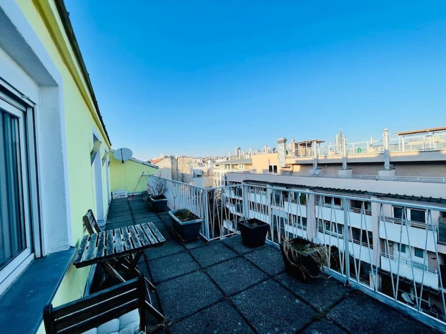 Cosy Flat With Huge Terrasse! Long Or Shortterm Apartment เวียนนา ภายนอก รูปภาพ